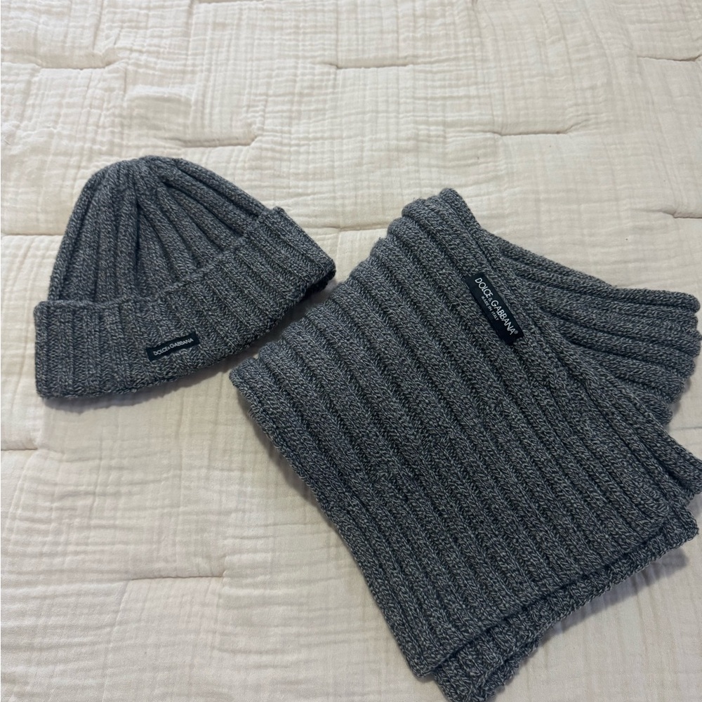 Dolce & Gabbana Gray Knit Scarf